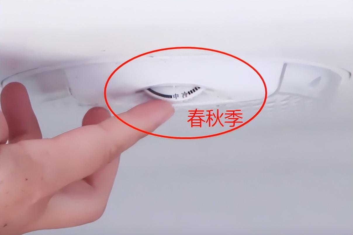 新飞冰箱怎么调温度（师傅教你不同季节如何正确的调节冰箱温度）(图4)