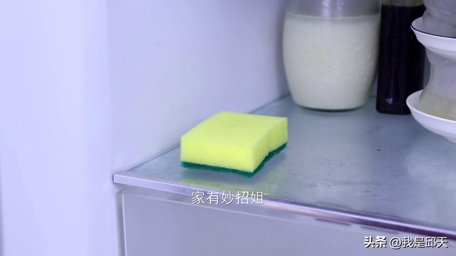 冰箱有异味怎么清理（教你正确清理冰箱异味的方法步骤和注意事项）(图3)