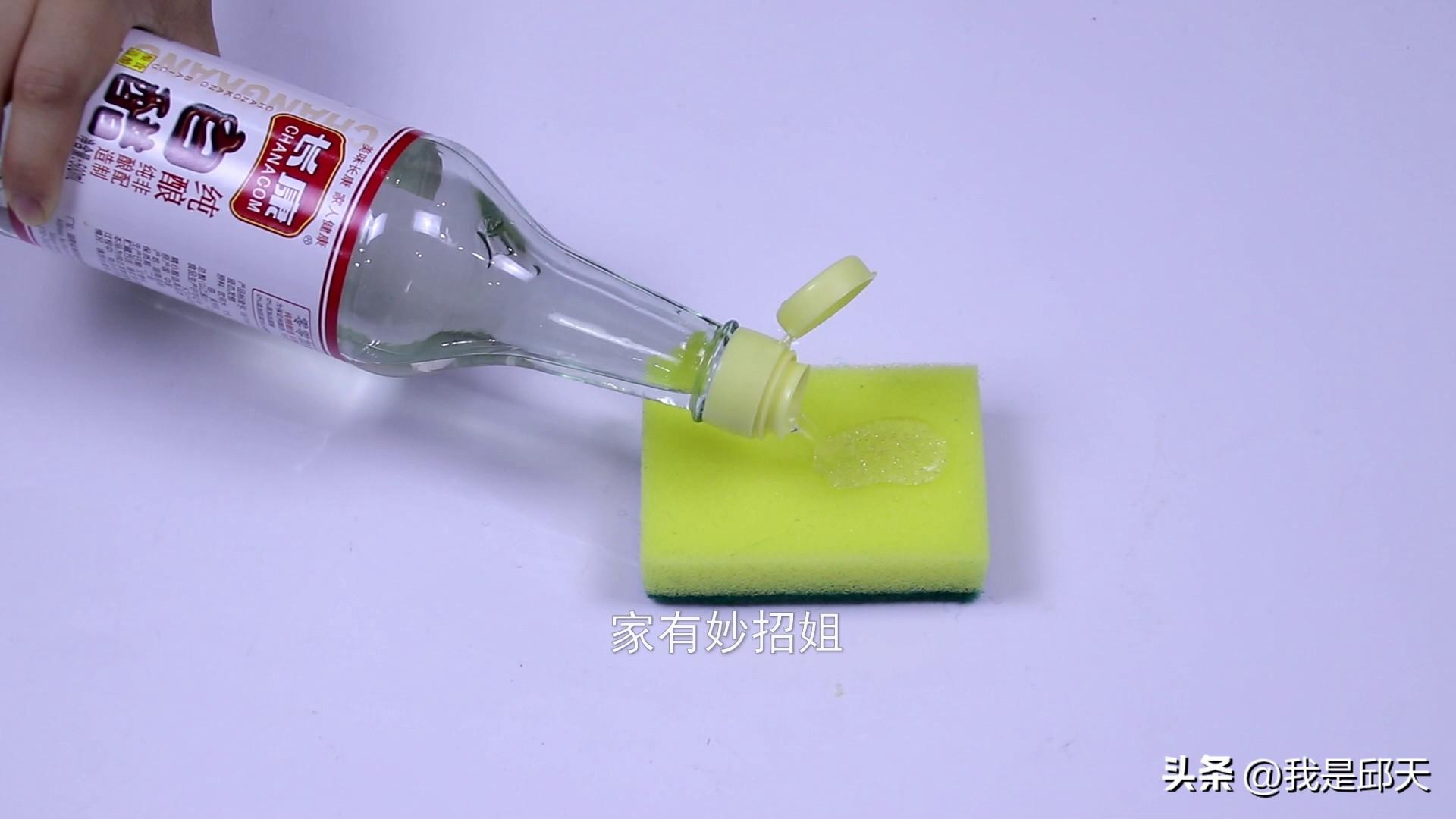 冰箱有异味怎么清理（教你正确清理冰箱异味的方法步骤和注意事项）(图2)